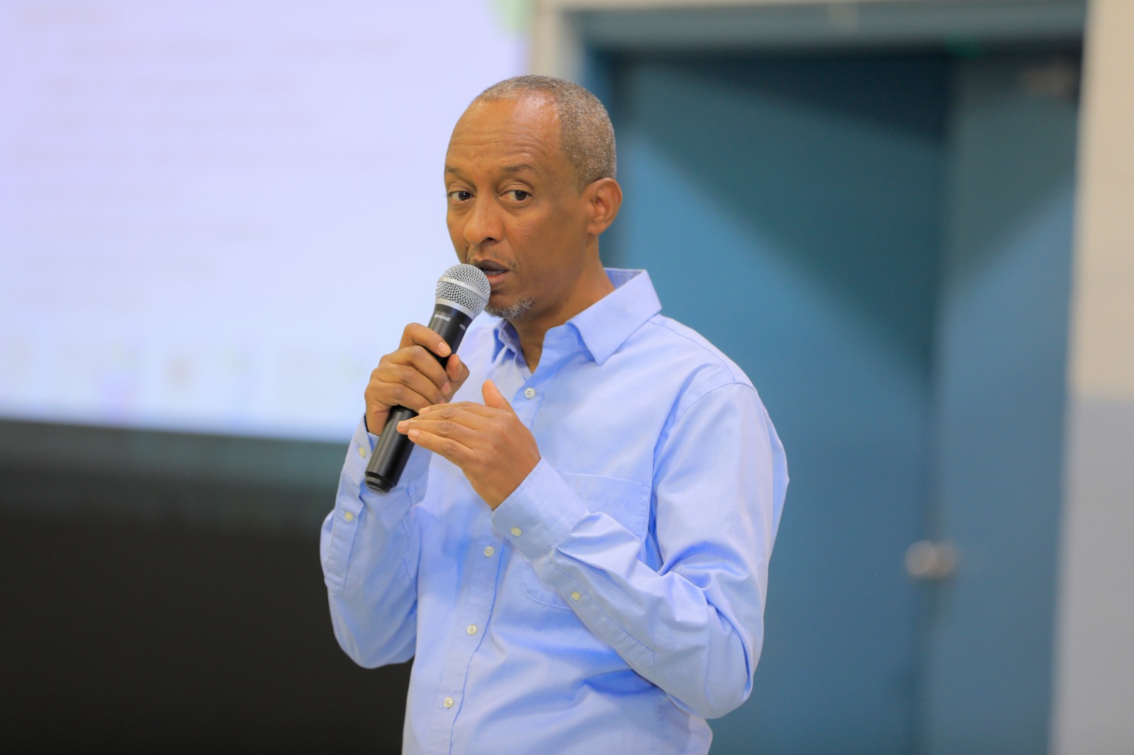 Addressing members during the discussion
